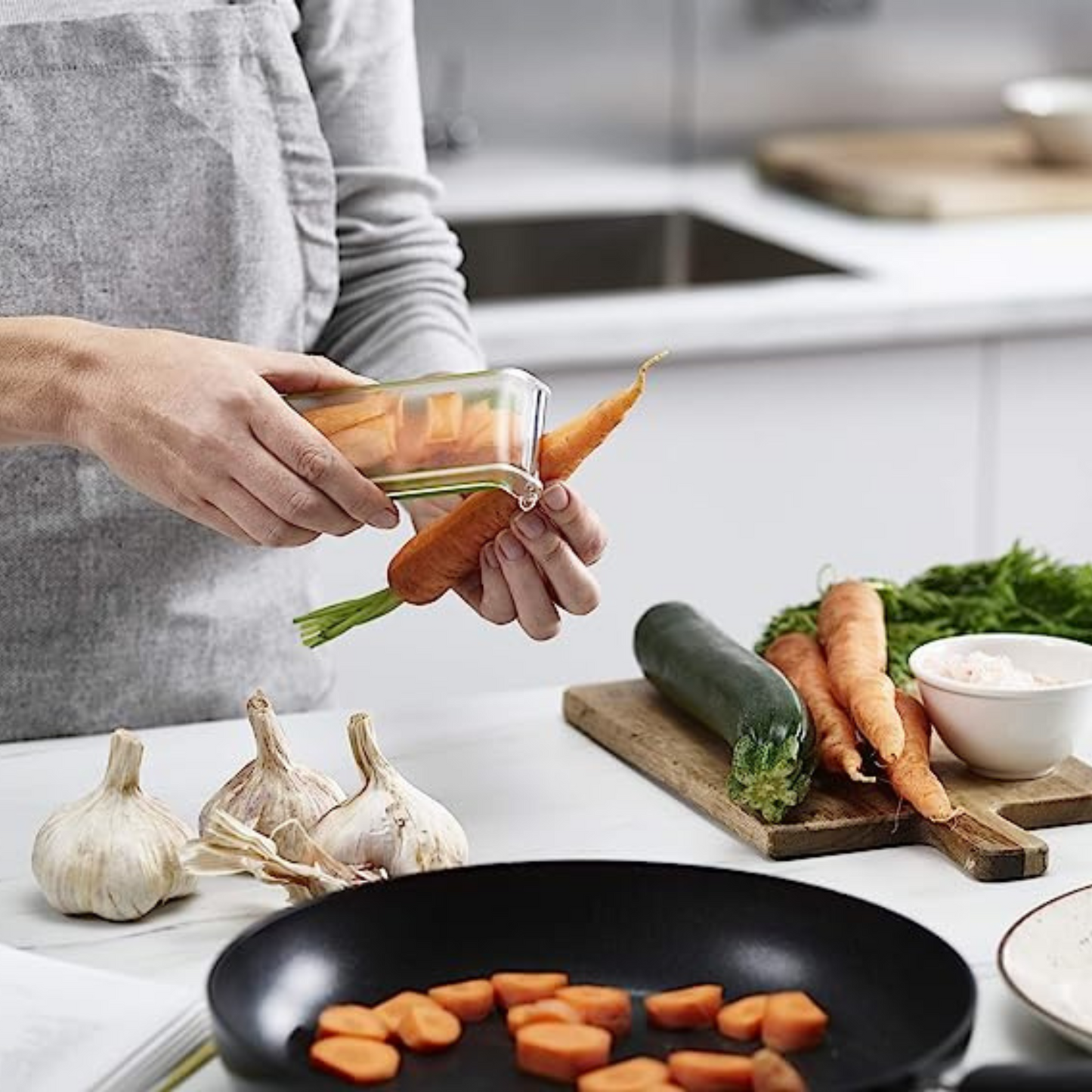 Joseph Joseph Peel Store Waste Collecting Peeler | Green |