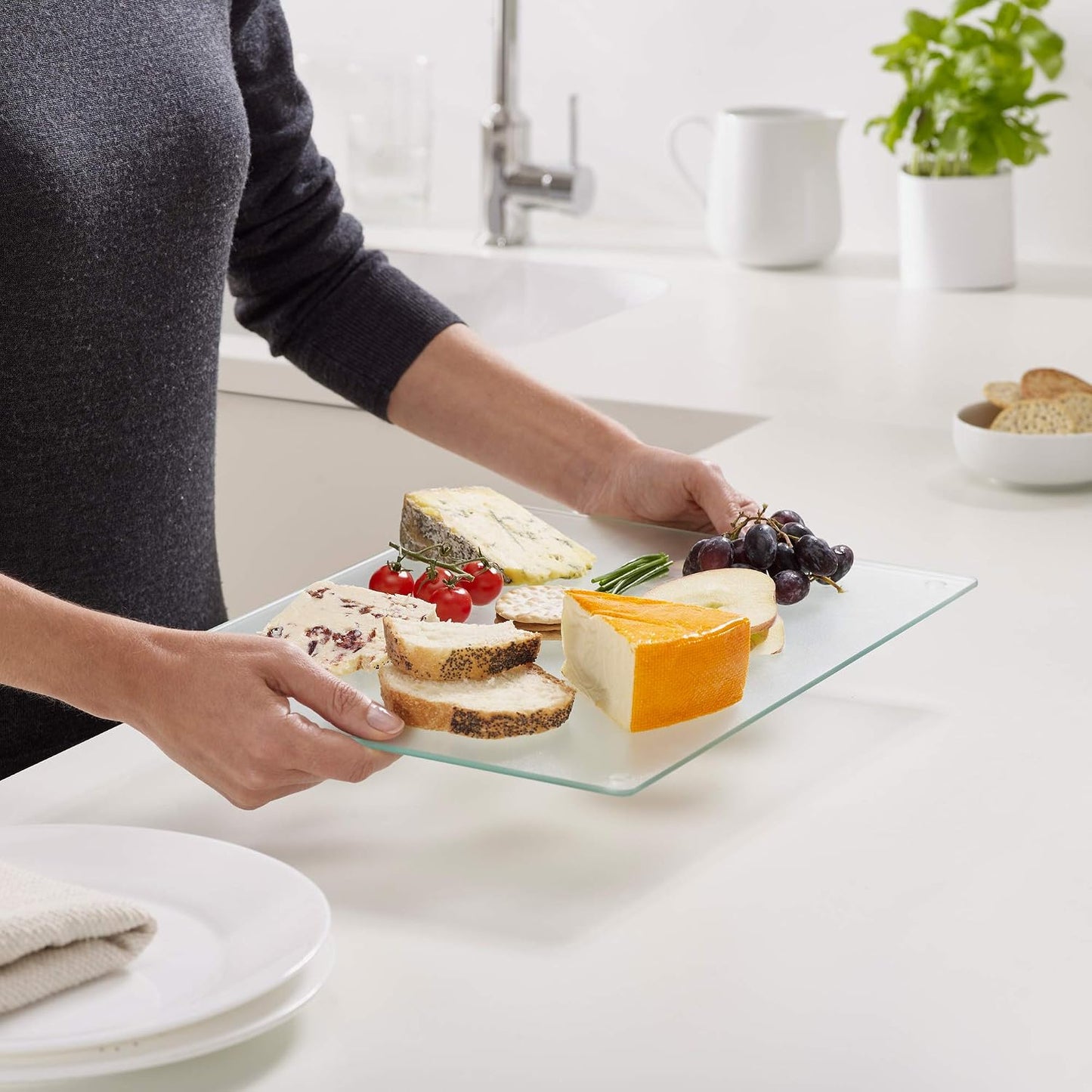 Joseph Joseph Worktop Saver Glass Cutting Board & Chopping Board Round