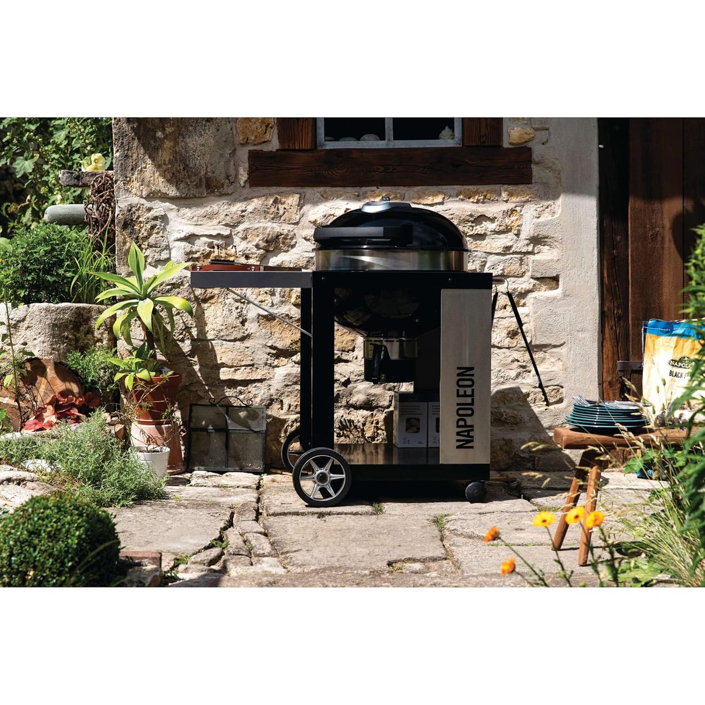 Napoleon Charcoal Grill | Black | 57 cm | Stainless steel